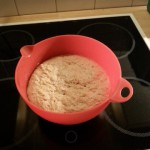Brötchen und Croissants aus Vollkornmehl: Hefeteig herstellen