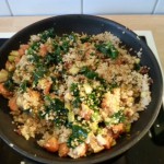 Gefüllte Paprikaschote (vegan): Couscous hinzugeben und mit anbraten lassen